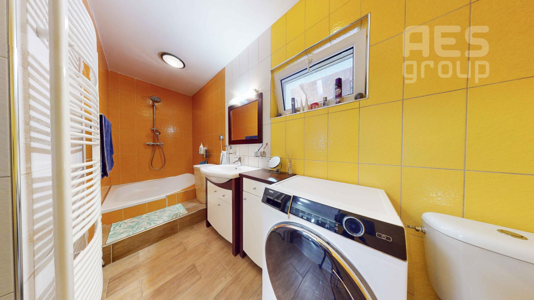 PREDAJ, 3 izbový rodinný s prístavbou 2i bytu, obec Jablonové