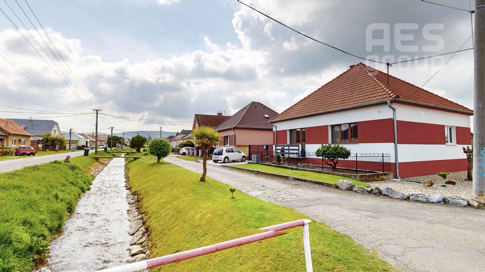 PREDAJ, 3 izbový rodinný s prístavbou 2i bytu, obec Jablonové