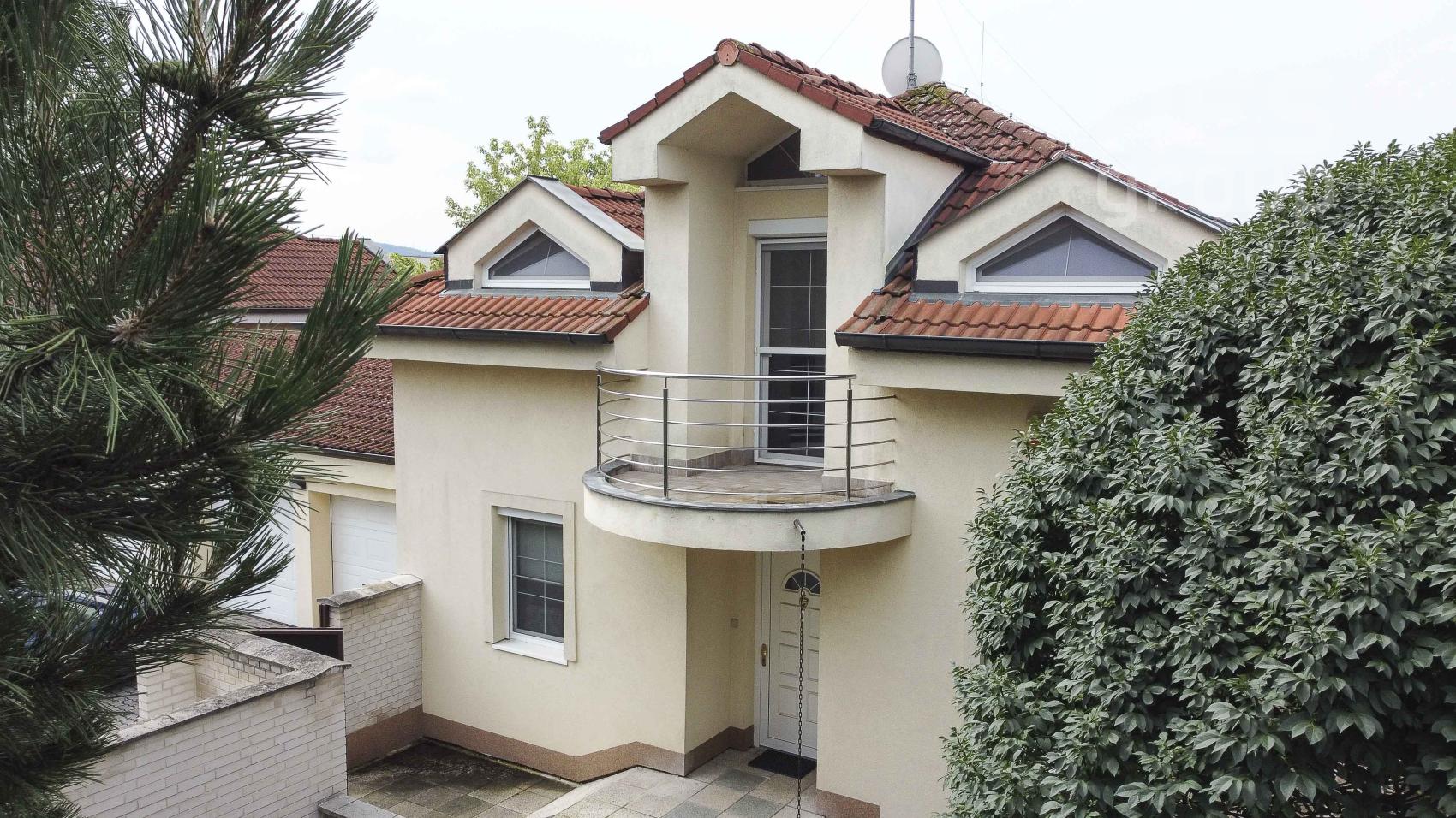 PREDAJ, 5i rodinný dom s dvojgarážovú, ul. Juračkova, Stupava