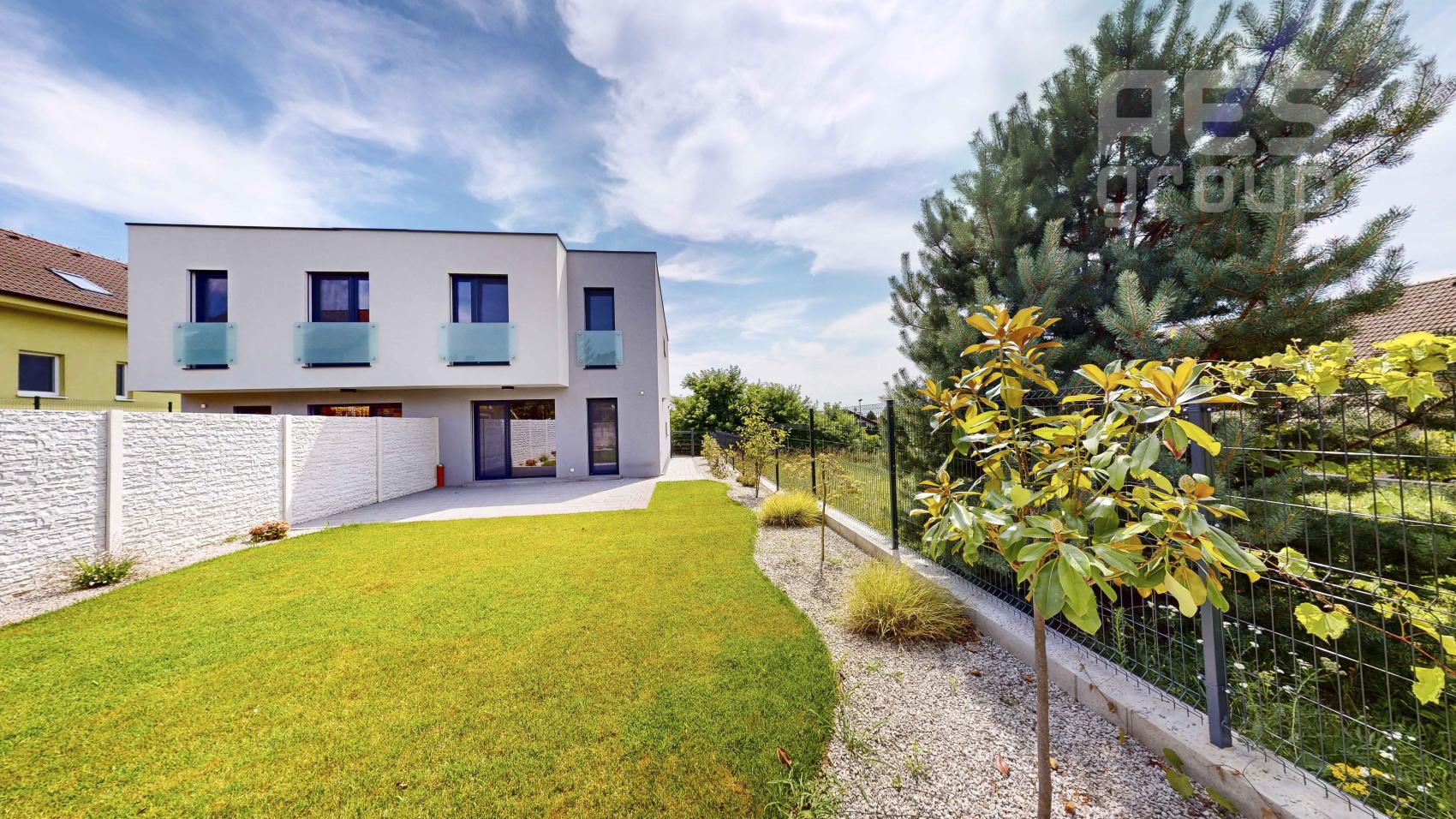 PRENÁJOM, NOVOSTAVBA, 4i mezonetový byt v dvojdome s predzáhradkou, ul. Bazová, Stupava