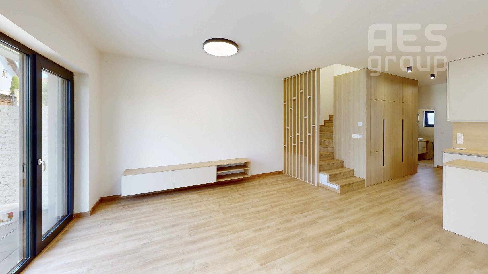 PRENÁJOM, NOVOSTAVBA, 4i mezonetový byt v dvojdome s predzáhradkou, ul. Bazová, Stupava