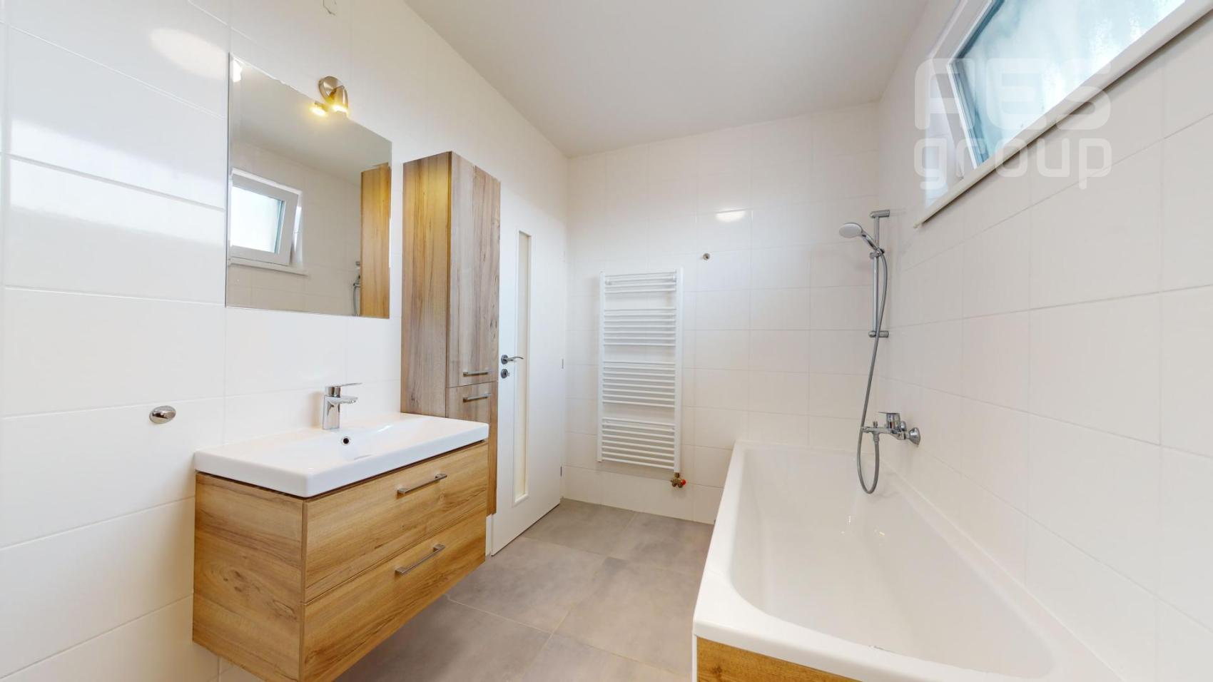 Prenájom 4 izbový dom Hubová ulica, Kostolište