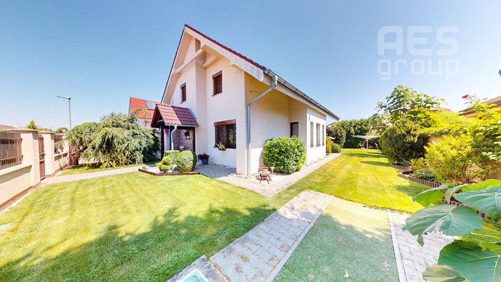 PREDAJ, 4i rodinný dom s garážou, ul. Dobšinského, Senec