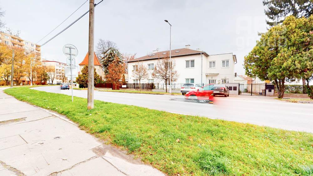 PRENÁJOM, DIZAJNOVÝ, VEĽKOMETRÁŽNY 3 IZBOVÝ BYT V CENTRE MALACIEK, GEN. M. R. ŠTEFÁNIKA, MALACKY