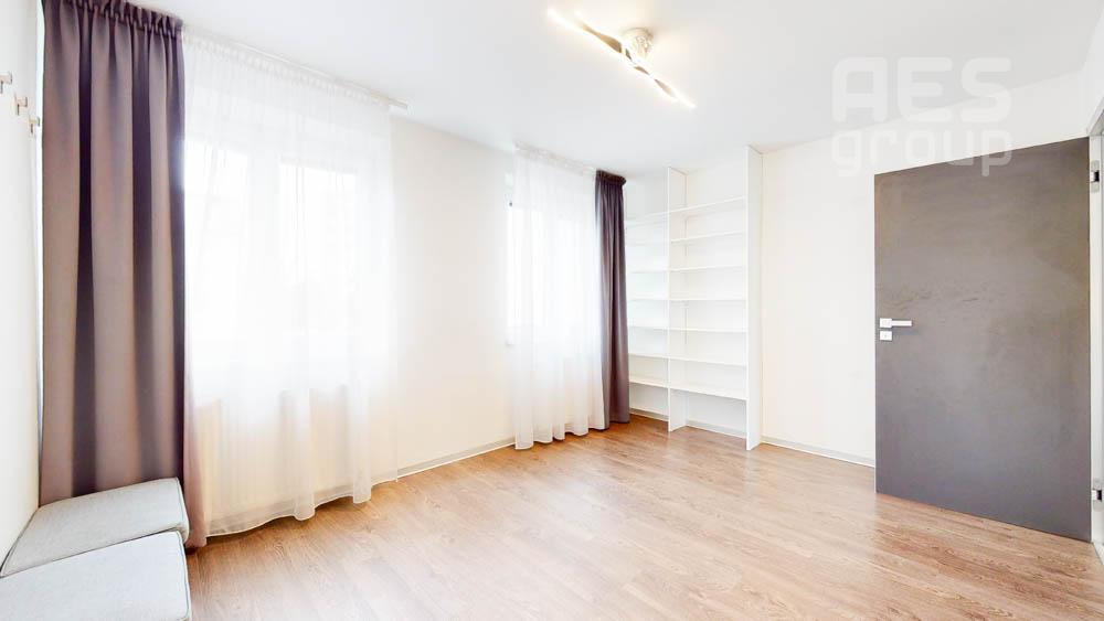 PRENÁJOM, DIZAJNOVÝ, VEĽKOMETRÁŽNY 3 IZBOVÝ BYT V CENTRE MALACIEK, GEN. M. R. ŠTEFÁNIKA, MALACKY