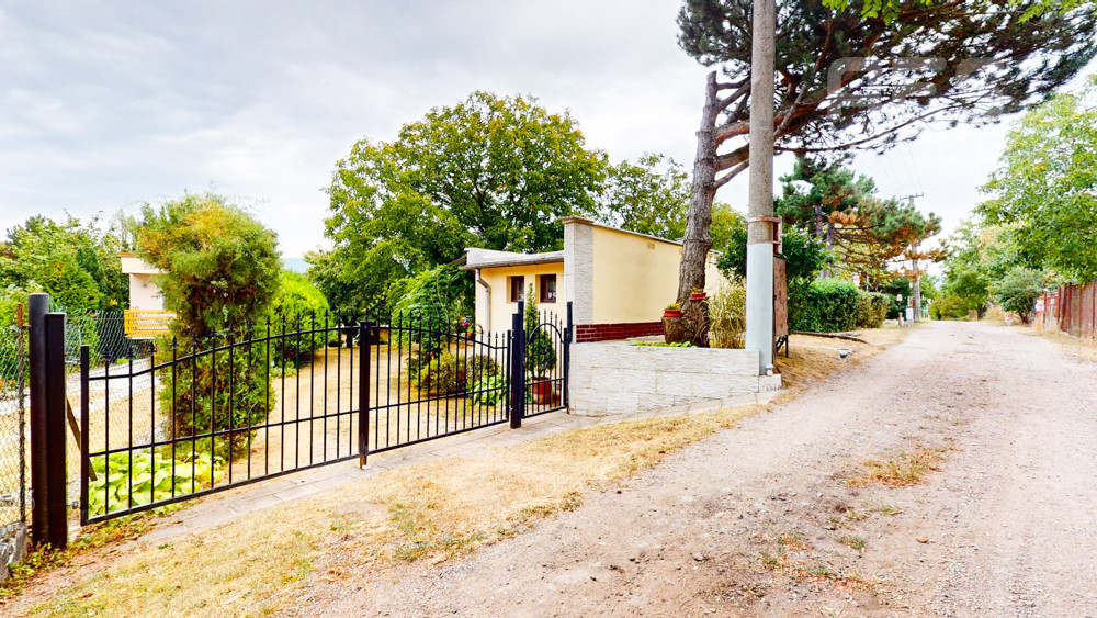 PREDAJ, ZÁHRADA S DVOMA CHATAMI, NOVÁ HORA, STUPAVA