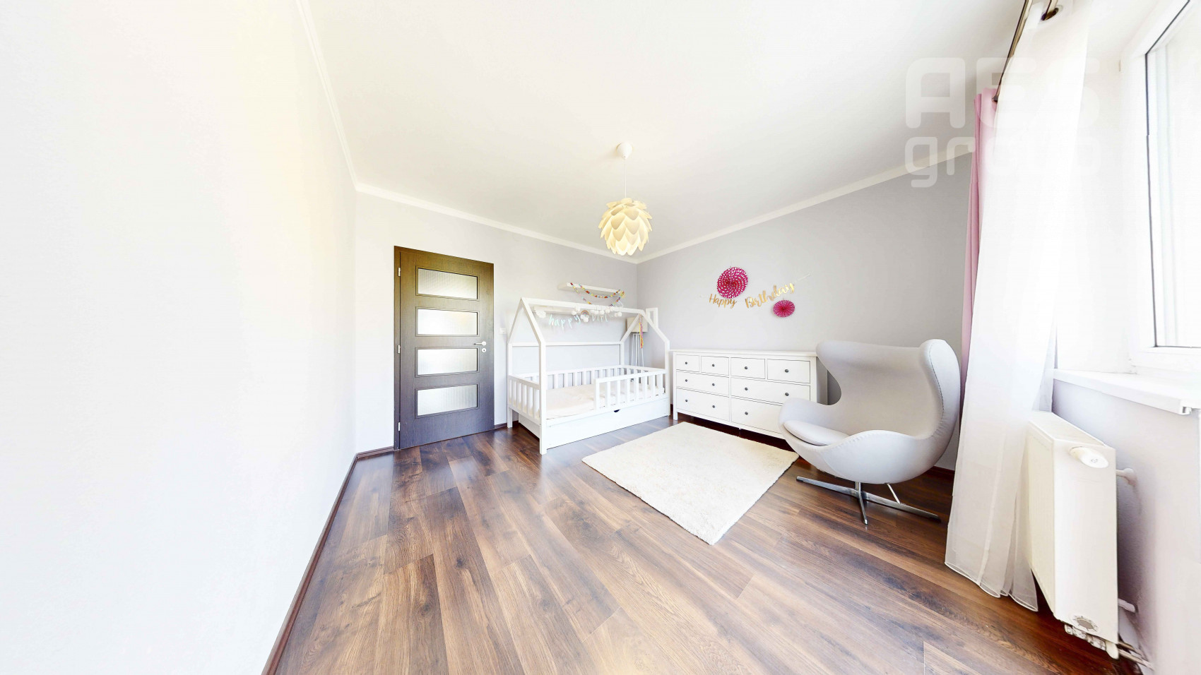 REZERVOVANÉ, PREDAJ, 3 izbový byt s priestrannou terasou a parkovacím státím, ul. Bočná, Stupava