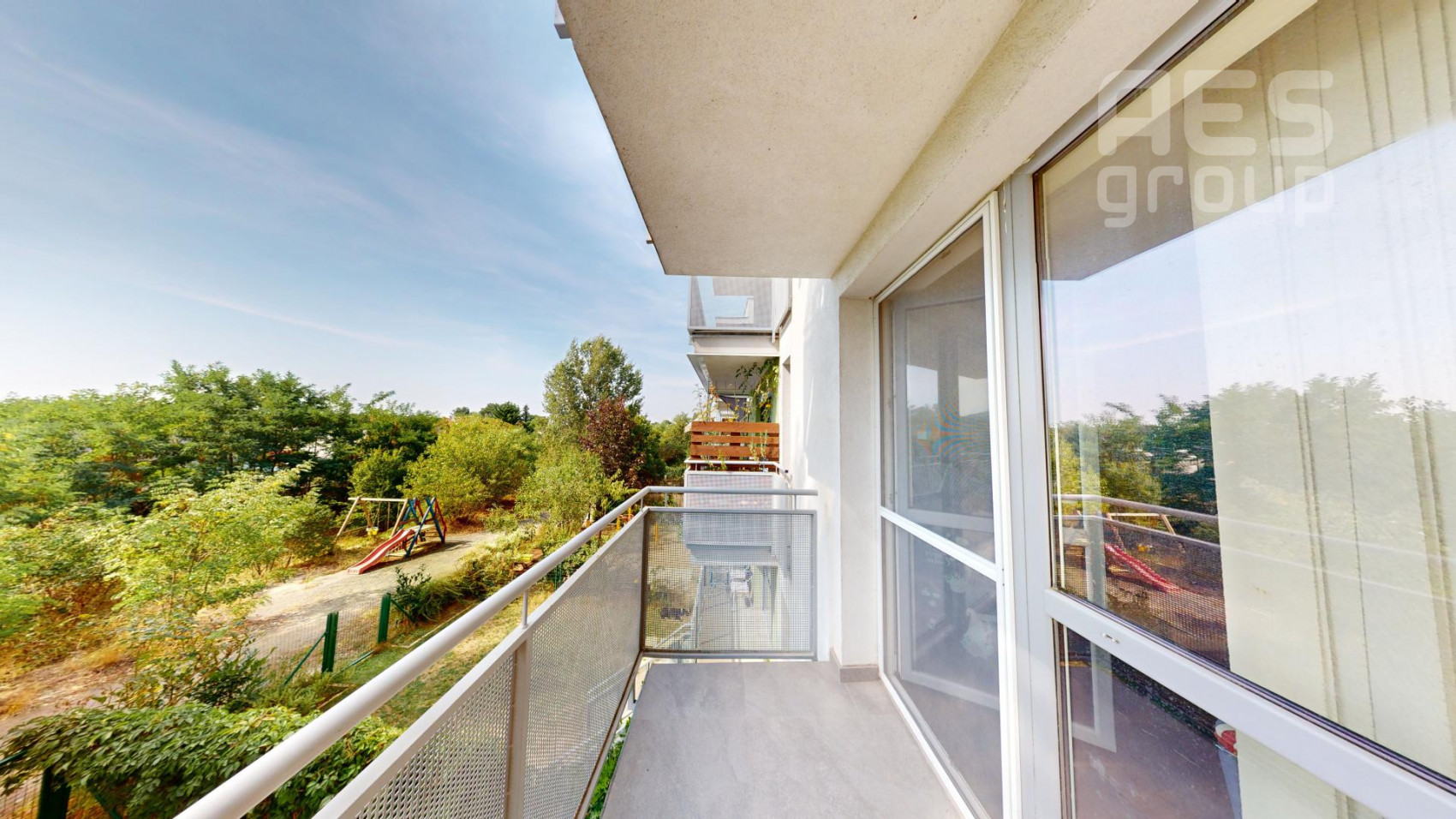 REZERVOVANÉ, PREDAJ, 3 izbový byt s priestrannou terasou a parkovacím státím, ul. Bočná, Stupava