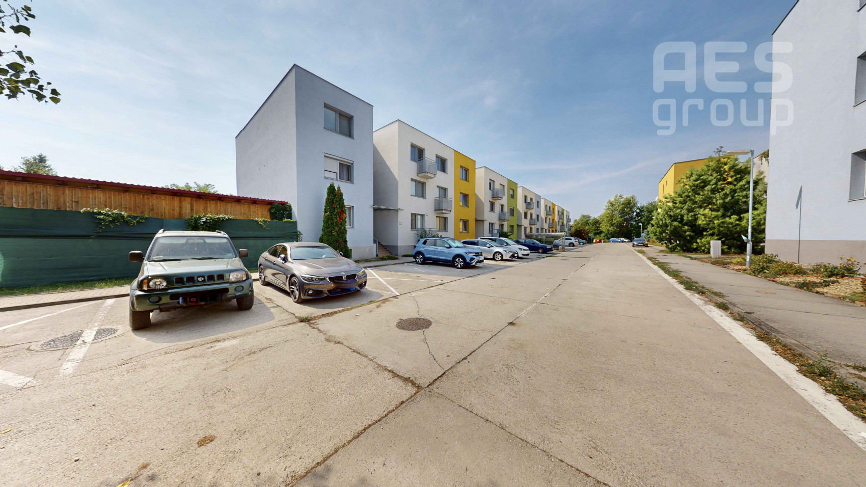 REZERVOVANÉ, PREDAJ, 3 izbový byt s priestrannou terasou a parkovacím státím, ul. Bočná, Stupava