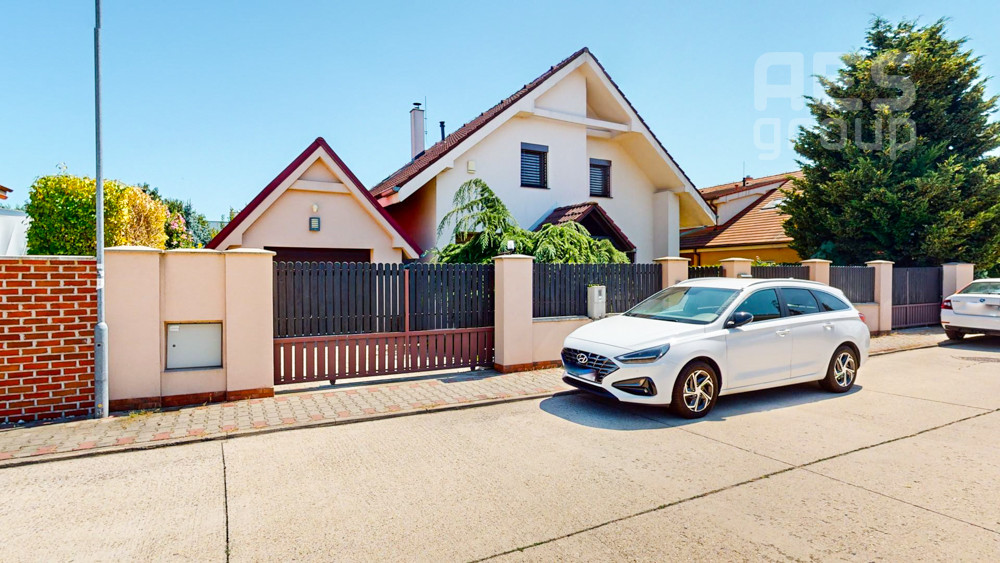 PREDAJ, 4i rodinný dom s garážou, ul. Dobšinského, Senec