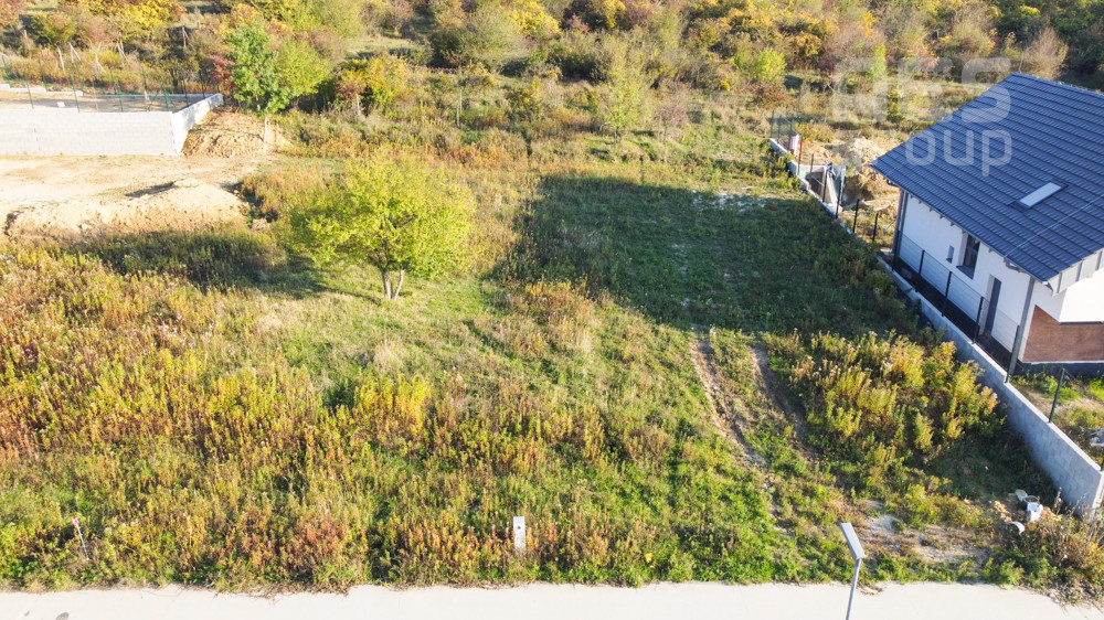 PREDAJ, POZEMOK 678 m2, UL. PÚPAVOVA, STUPAVA