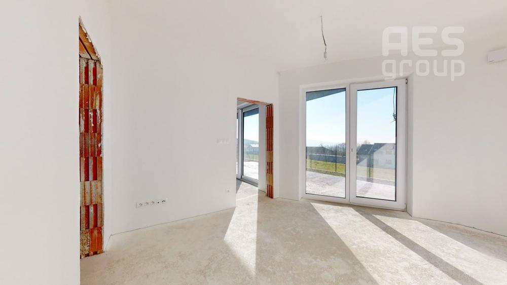 PREDAJ, 5 IZBOVÝ DOM, KREMENICA, STUPAVA - KOLAUDUJEME