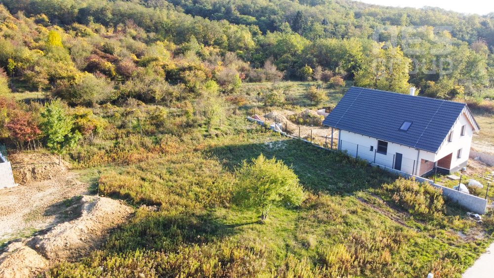 PREDAJ, POZEMOK 678 m2, UL. PÚPAVOVA, STUPAVA