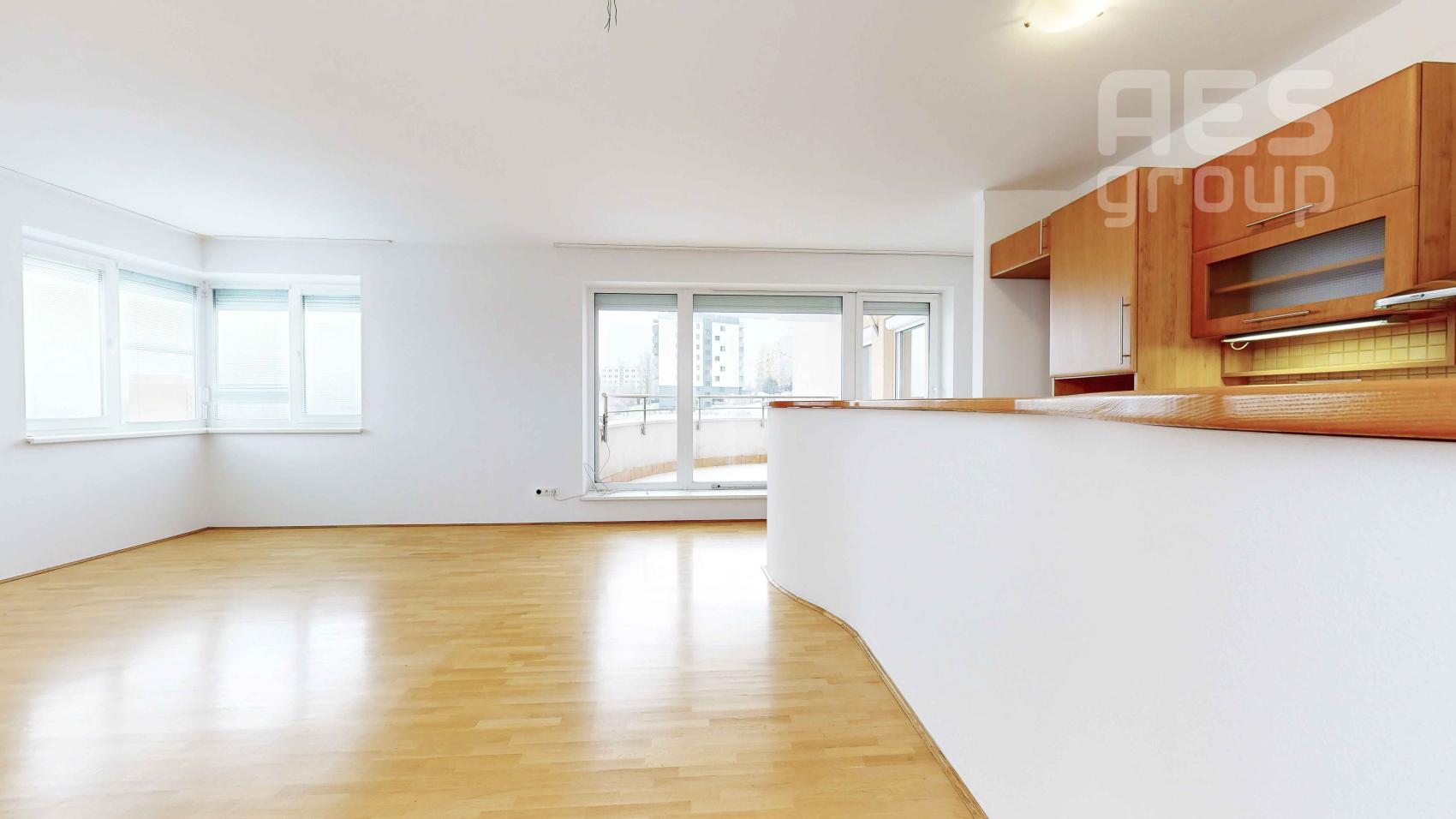 REZERVOVANÉ, PREDAJ, 5i byt s veľkou terasou a balkónom, ul. Jána Stanislava, Karlova Ves