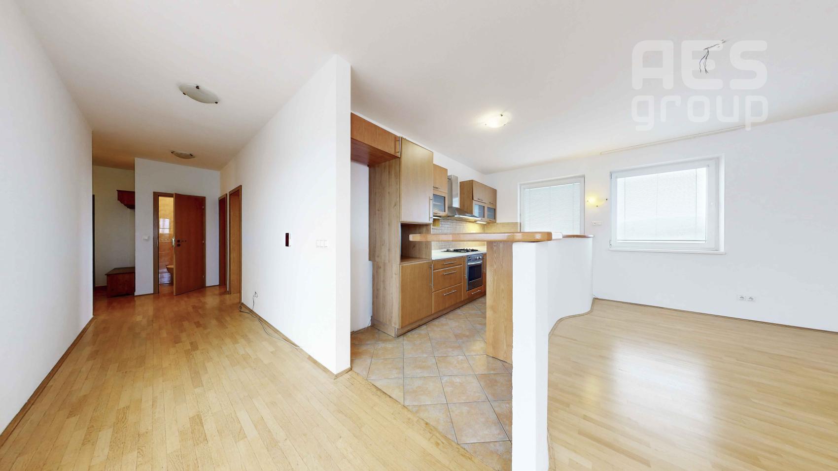 REZERVOVANÉ, PREDAJ, 5i byt s veľkou terasou a balkónom, ul. Jána Stanislava, Karlova Ves