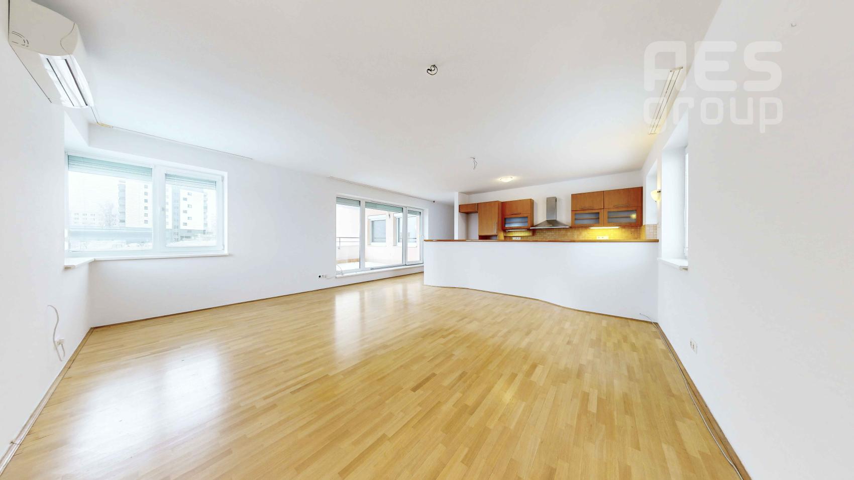 REZERVOVANÉ, PREDAJ, 5i byt s veľkou terasou a balkónom, ul. Jána Stanislava, Karlova Ves