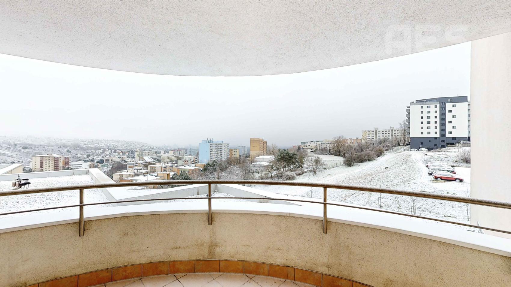 REZERVOVANÉ, PREDAJ, 5i byt s veľkou terasou a balkónom, ul. Jána Stanislava, Karlova Ves