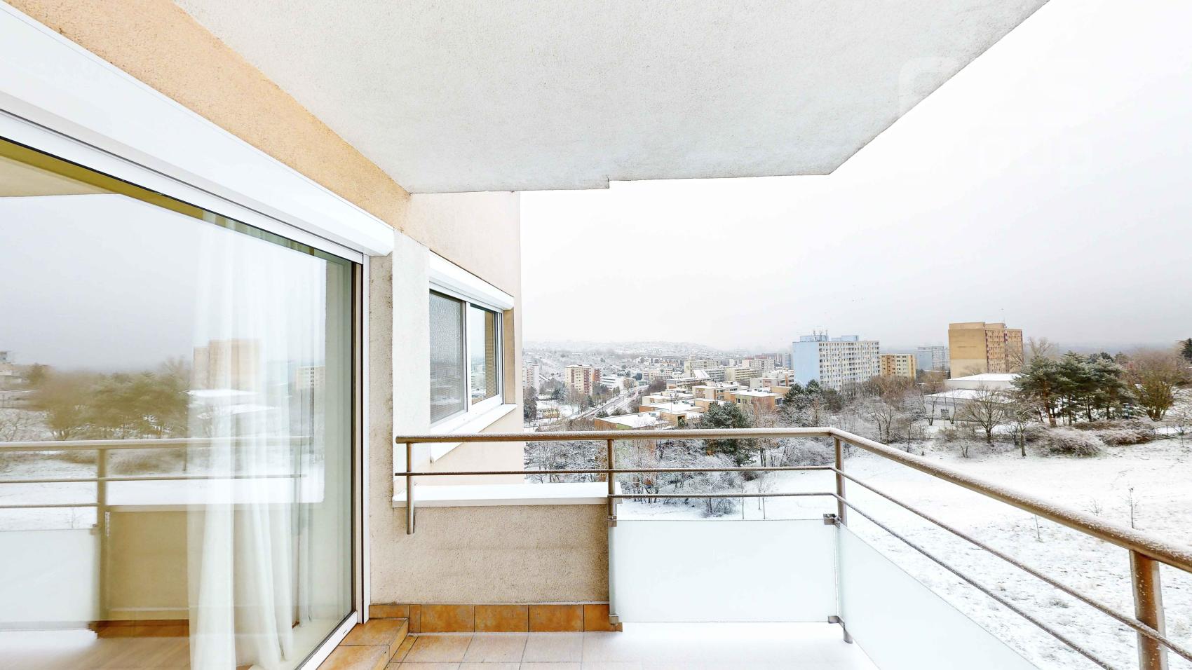 REZERVOVANÉ, PREDAJ, 5i byt s veľkou terasou a balkónom, ul. Jána Stanislava, Karlova Ves