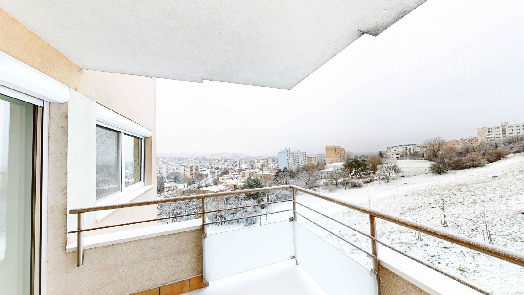 REZERVOVANÉ, PREDAJ, 5i byt s veľkou terasou a balkónom, ul. Jána Stanislava, Karlova Ves