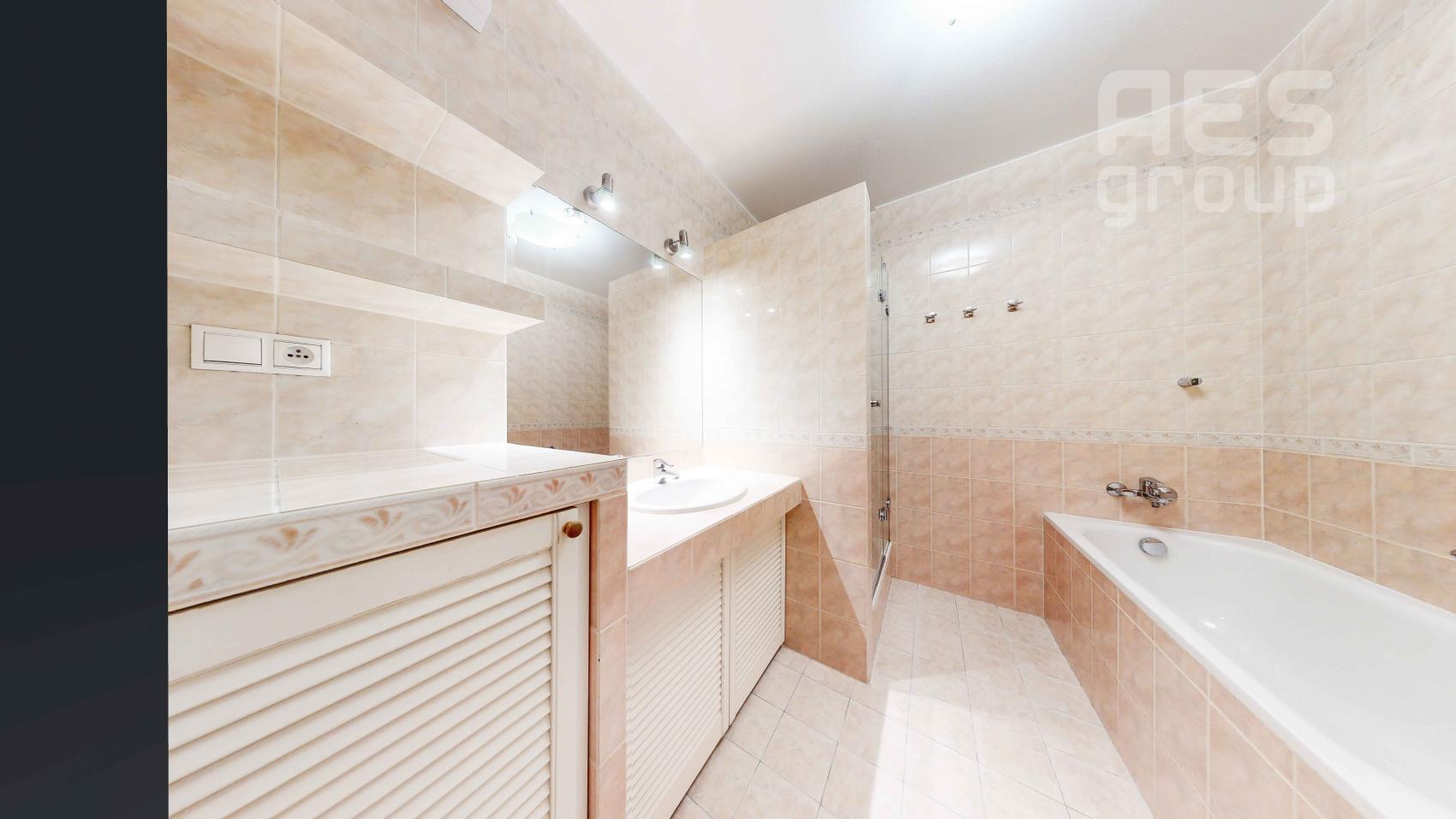 REZERVOVANÉ, PREDAJ, 5i byt s veľkou terasou a balkónom, ul. Jána Stanislava, Karlova Ves