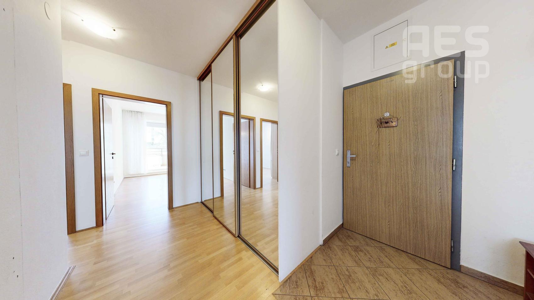 REZERVOVANÉ, PREDAJ, 5i byt s veľkou terasou a balkónom, ul. Jána Stanislava, Karlova Ves