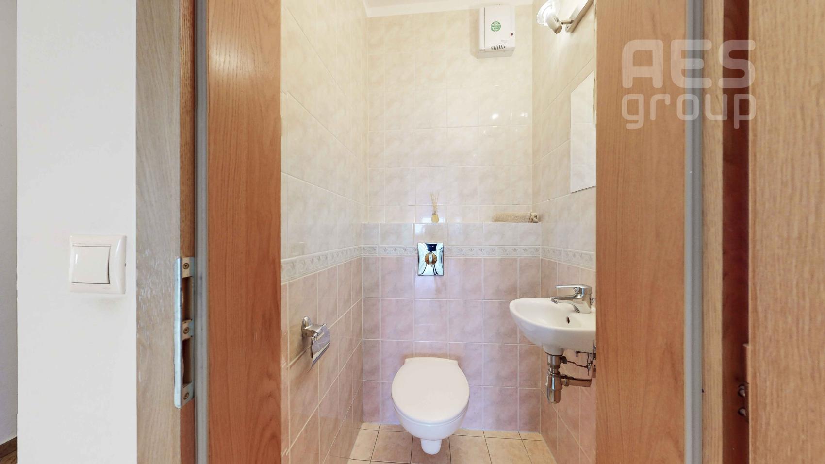 REZERVOVANÉ, PREDAJ, 5i byt s veľkou terasou a balkónom, ul. Jána Stanislava, Karlova Ves