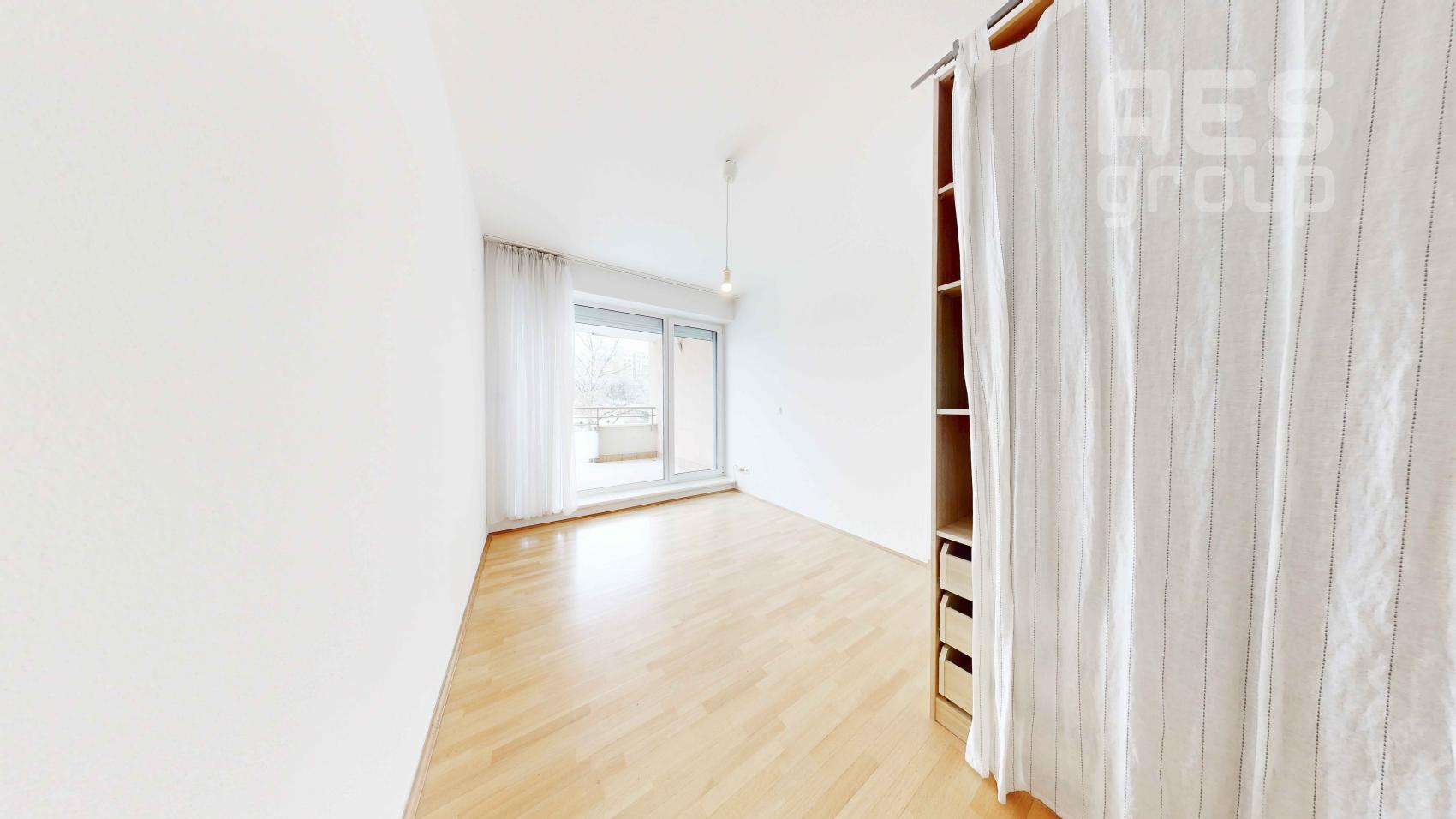 REZERVOVANÉ, PREDAJ, 5i byt s veľkou terasou a balkónom, ul. Jána Stanislava, Karlova Ves