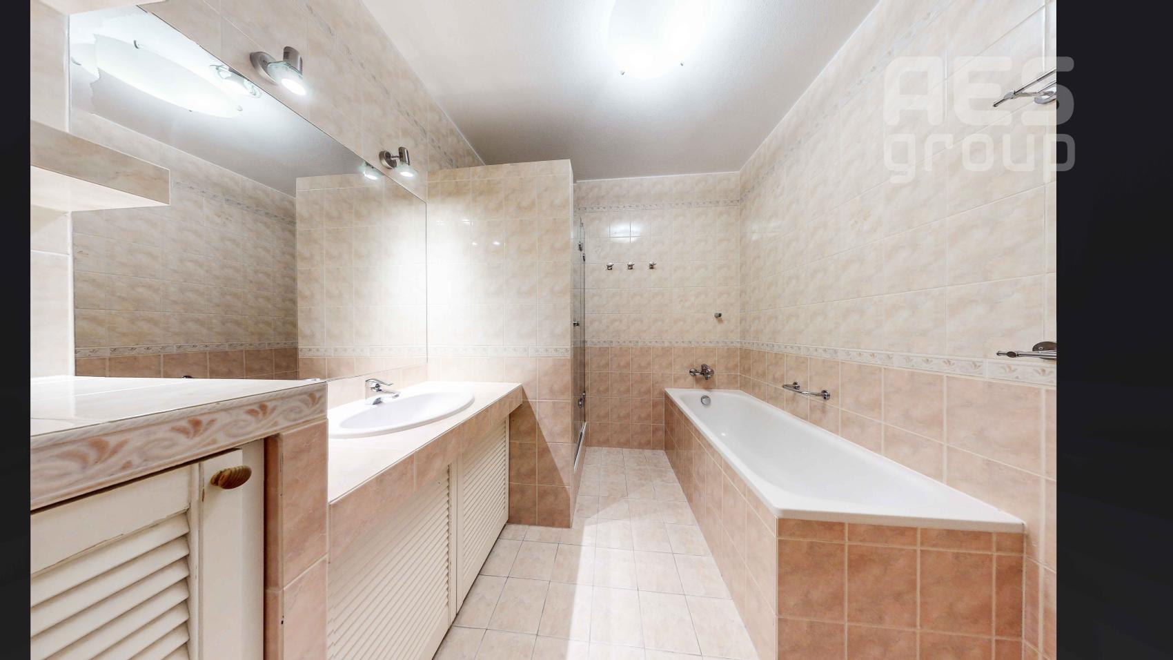 REZERVOVANÉ, PREDAJ, 5i byt s veľkou terasou a balkónom, ul. Jána Stanislava, Karlova Ves