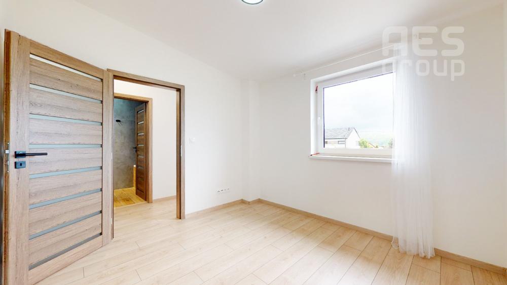 PRENÁJOM, 4 izbový mezonetový byt s predzáhradkou, ul. Lesná, Stupava