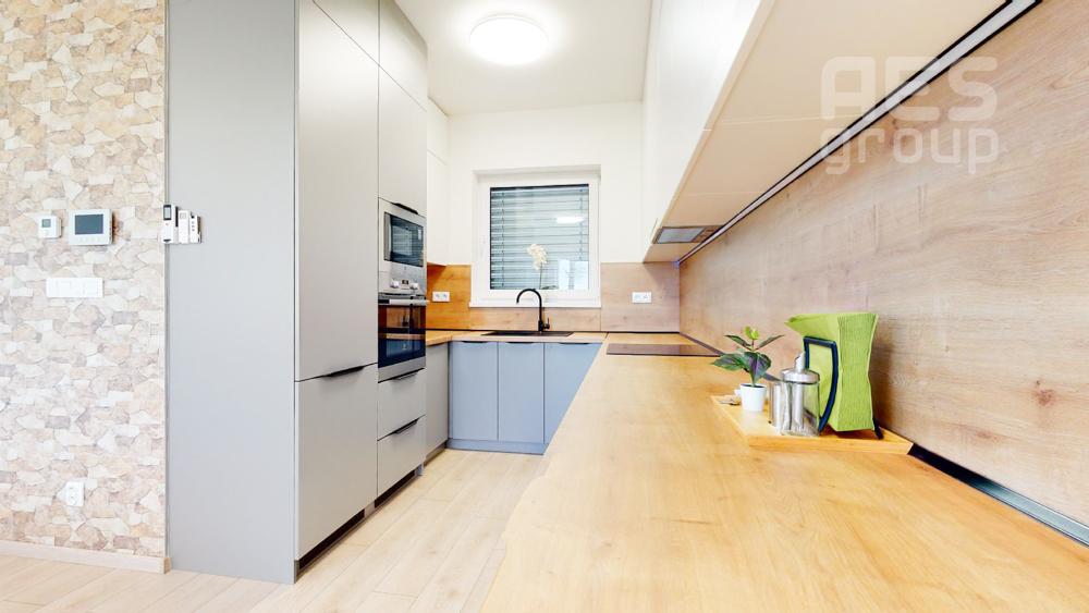 PRENÁJOM, 4 izbový mezonetový byt s predzáhradkou, ul. Lesná, Stupava