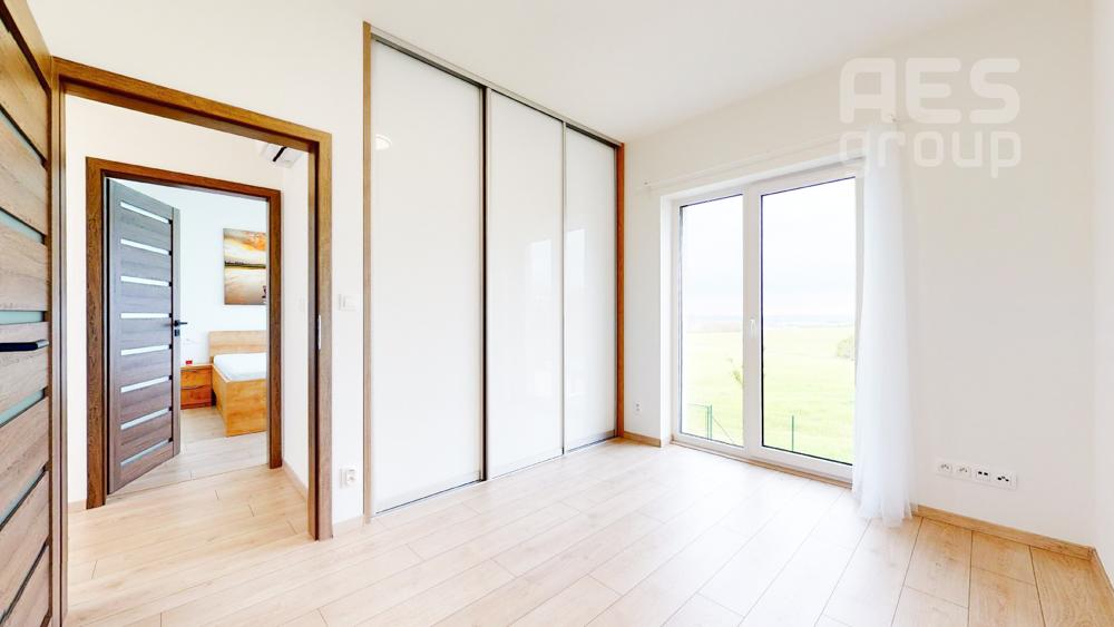 PRENÁJOM, 4 izbový mezonetový byt s predzáhradkou, ul. Lesná, Stupava