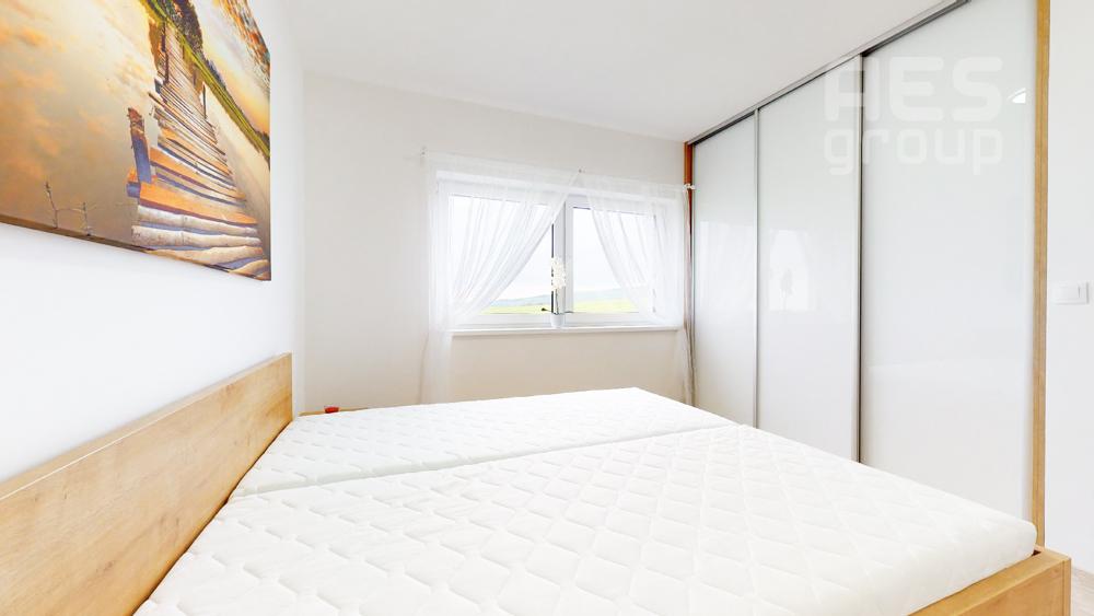 PRENÁJOM, 4 izbový mezonetový byt s predzáhradkou, ul. Lesná, Stupava