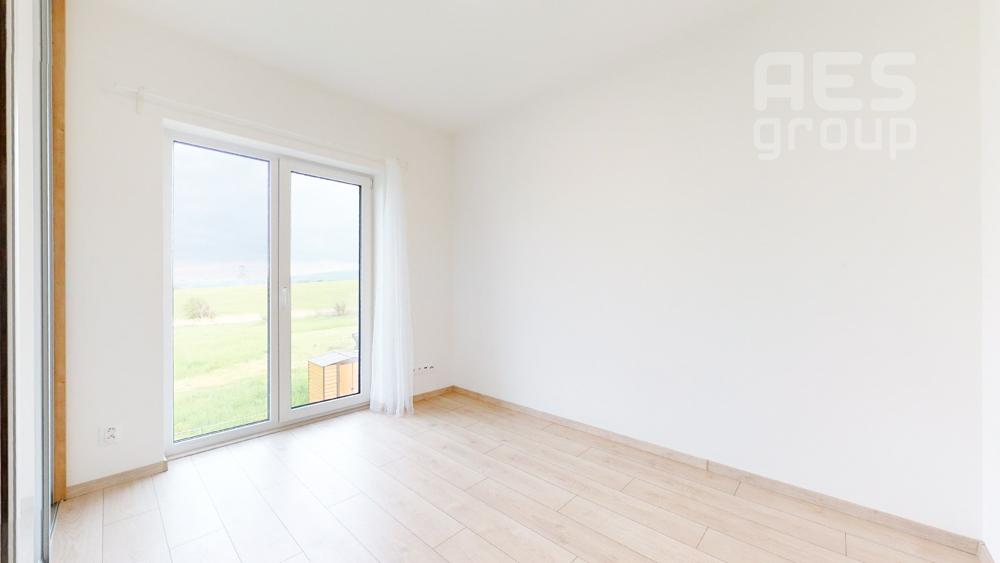 PRENÁJOM, 4 izbový mezonetový byt s predzáhradkou, ul. Lesná, Stupava