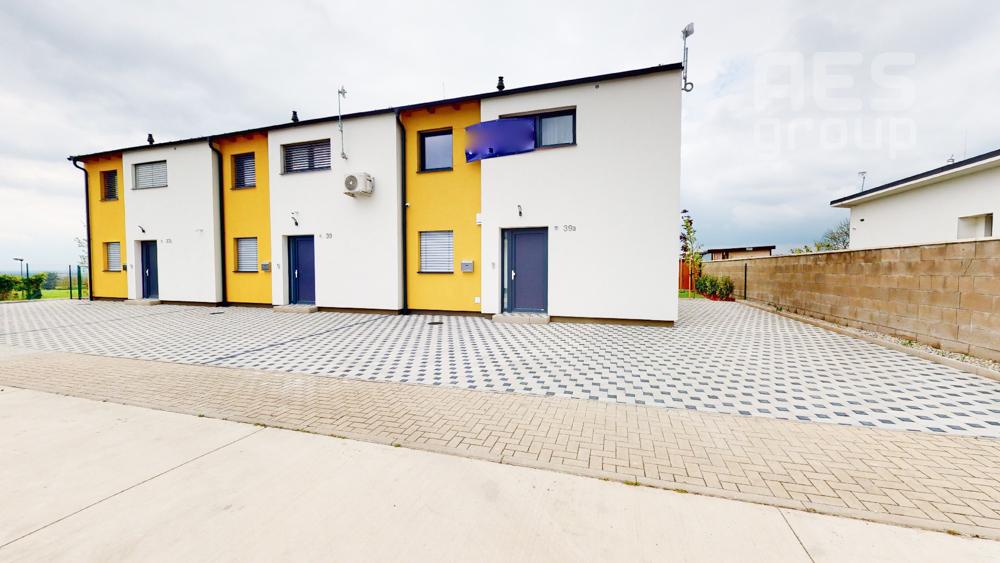 PRENÁJOM, 4 izbový mezonetový byt s predzáhradkou, ul. Lesná, Stupava