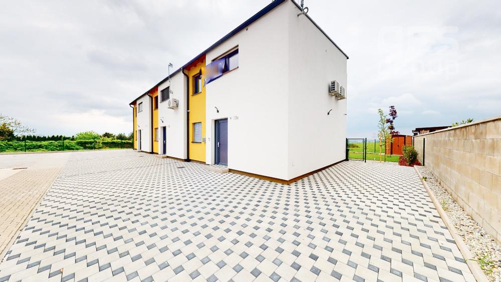 PRENÁJOM, 4 izbový mezonetový byt s predzáhradkou, ul. Lesná, Stupava