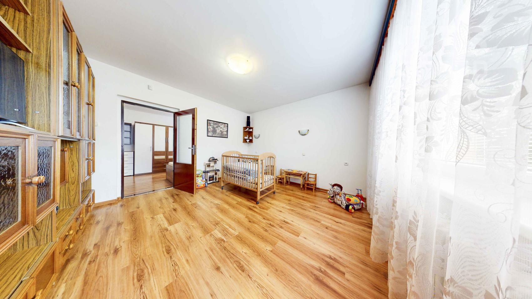 REZERVOVANÉ, PREDAJ, 4 izbový rodinný dom s prístavbou 2 izbového bytu, ul. Wolkerova, Stupava