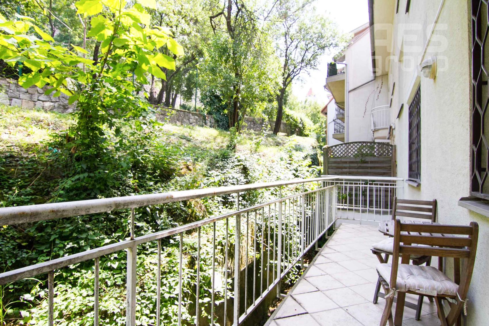 PRENÁJOM, DIZAJNOVÝ 2 IZBOVÝ BYT S GARÁŽOVÝM STÁTIM, ZÁMOCKÁ UL. , STARÉ MESTO