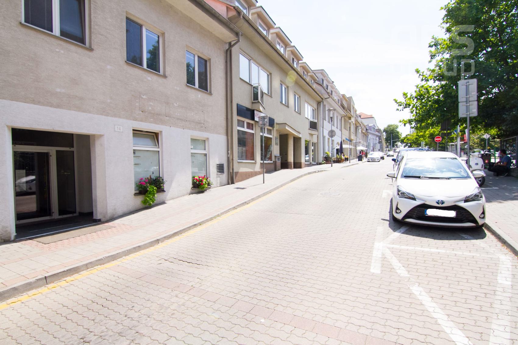 PRENÁJOM, DIZAJNOVÝ 2 IZBOVÝ BYT S GARÁŽOVÝM STÁTIM, ZÁMOCKÁ UL. , STARÉ MESTO