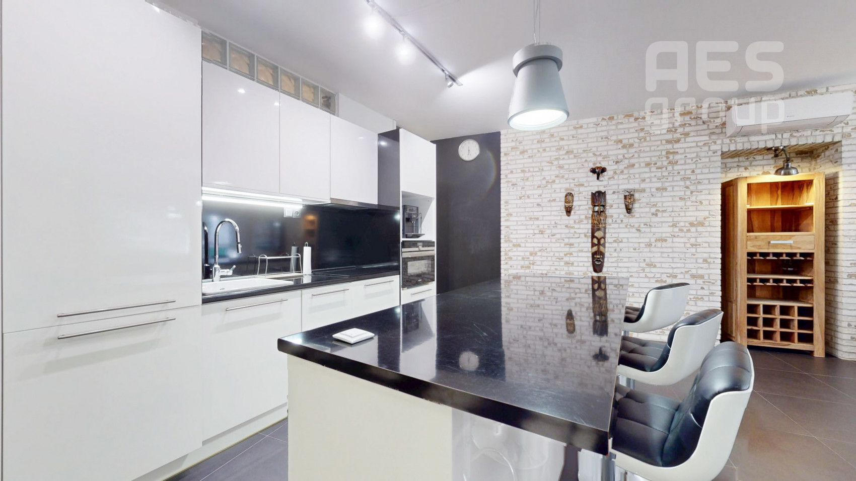 PRENÁJOM, DIZAJNOVÝ 2 IZBOVÝ BYT S GARÁŽOVÝM STÁTIM, ZÁMOCKÁ UL. , STARÉ MESTO