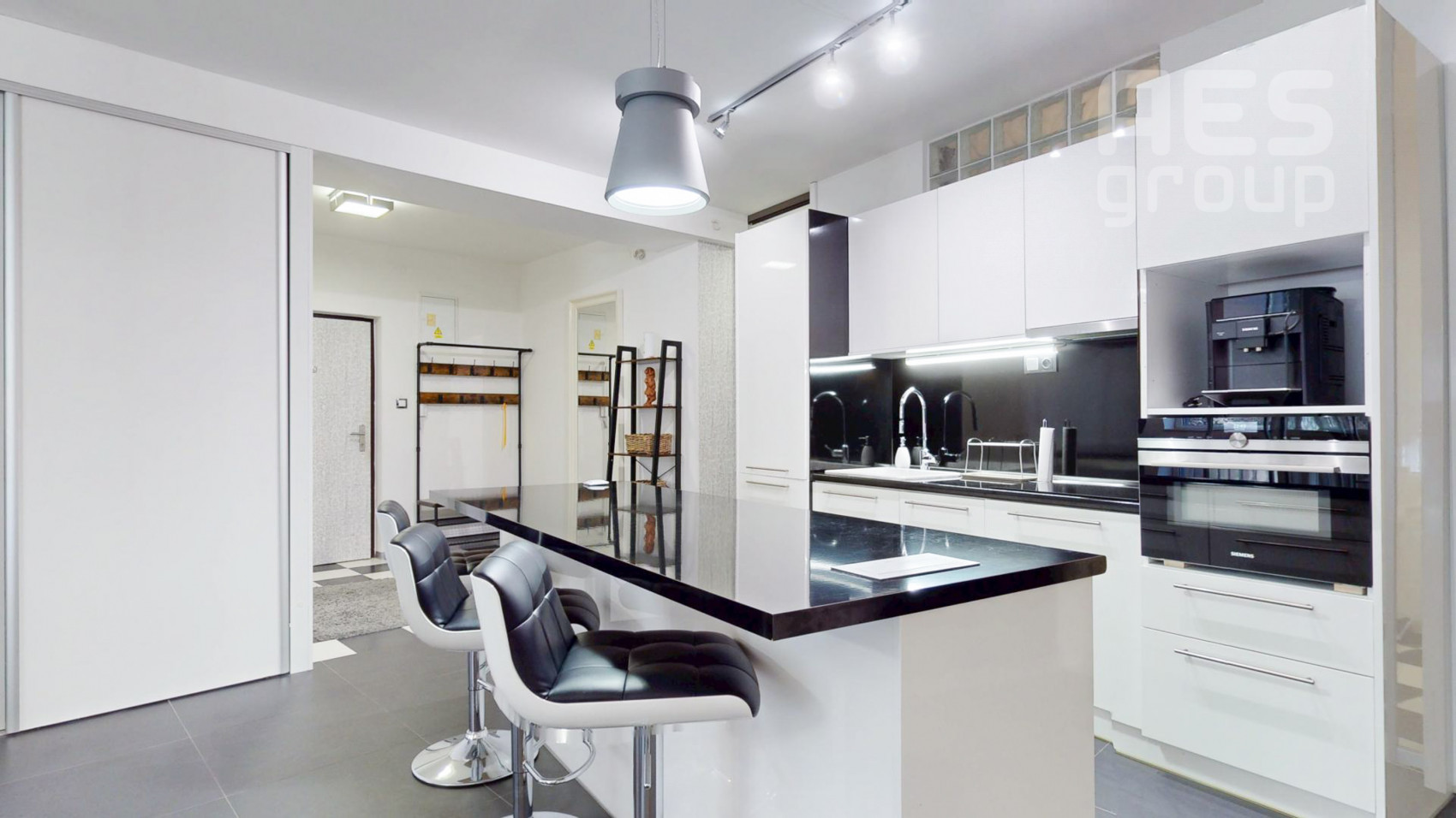 PRENÁJOM, DIZAJNOVÝ 2 IZBOVÝ BYT S GARÁŽOVÝM STÁTIM, ZÁMOCKÁ UL. , STARÉ MESTO