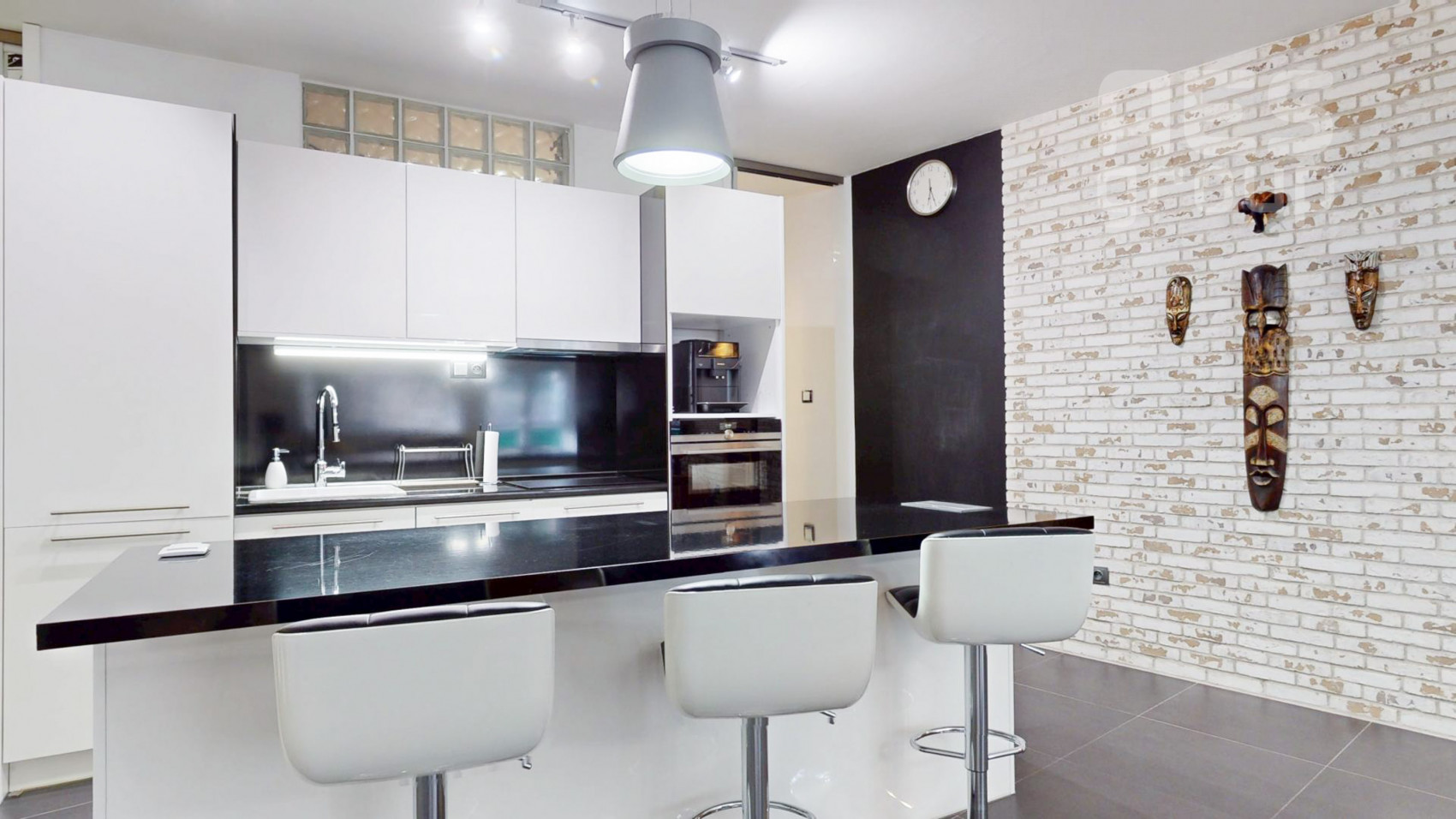 PRENÁJOM, DIZAJNOVÝ 2 IZBOVÝ BYT S GARÁŽOVÝM STÁTIM, ZÁMOCKÁ UL. , STARÉ MESTO