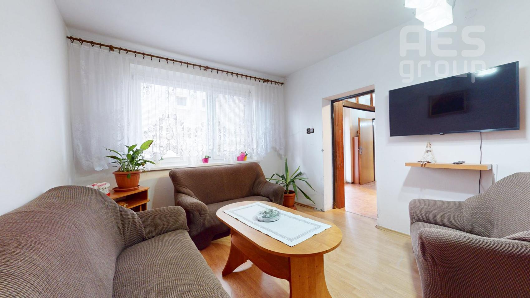 PREDAJ, dvojgeneračný rodinný dom s veľkým pozemkom v obci Vysoká pri Morave