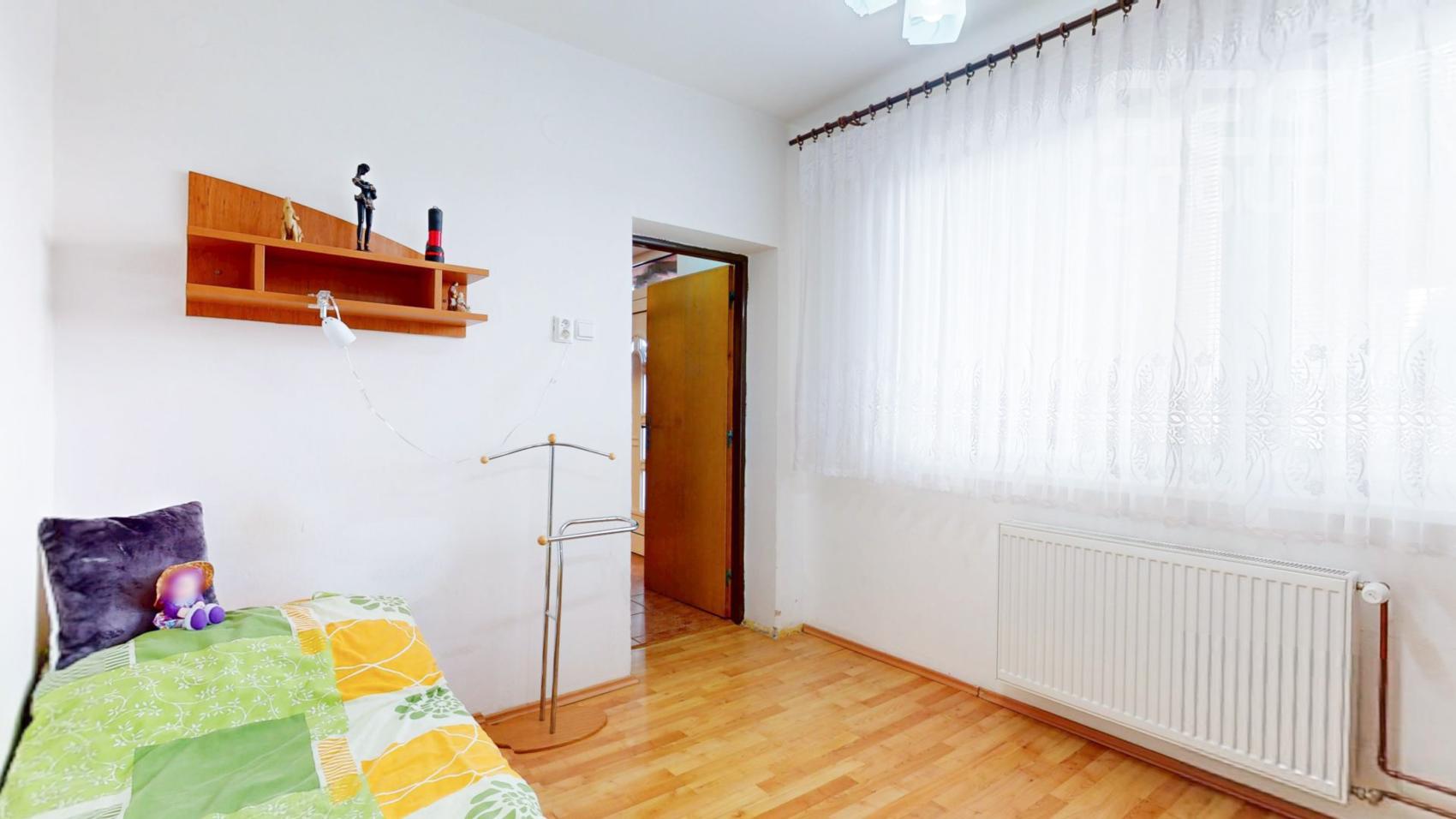 PREDAJ, dvojgeneračný rodinný dom s veľkým pozemkom v obci Vysoká pri Morave