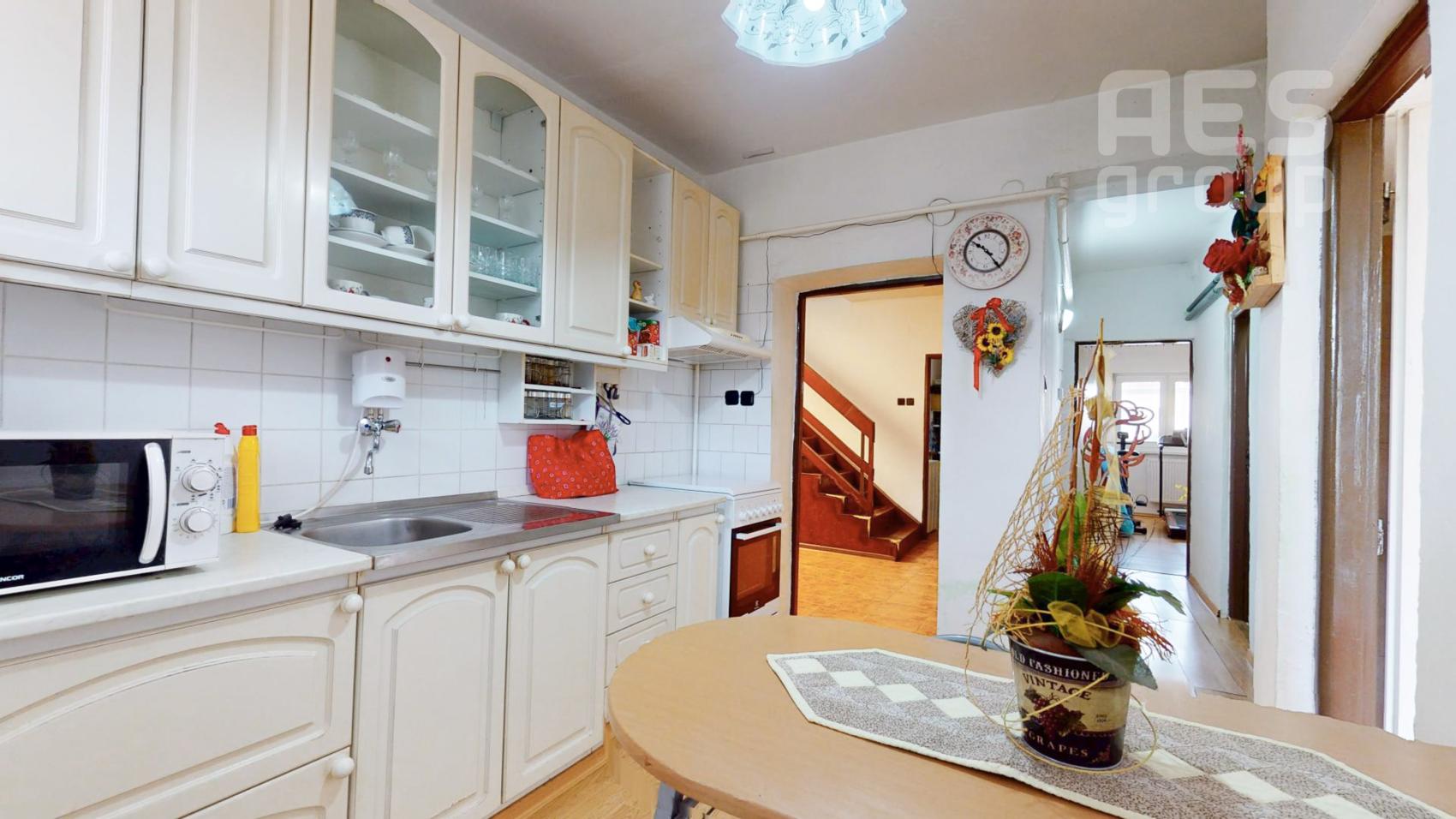 PREDAJ, dvojgeneračný rodinný dom s veľkým pozemkom v obci Vysoká pri Morave