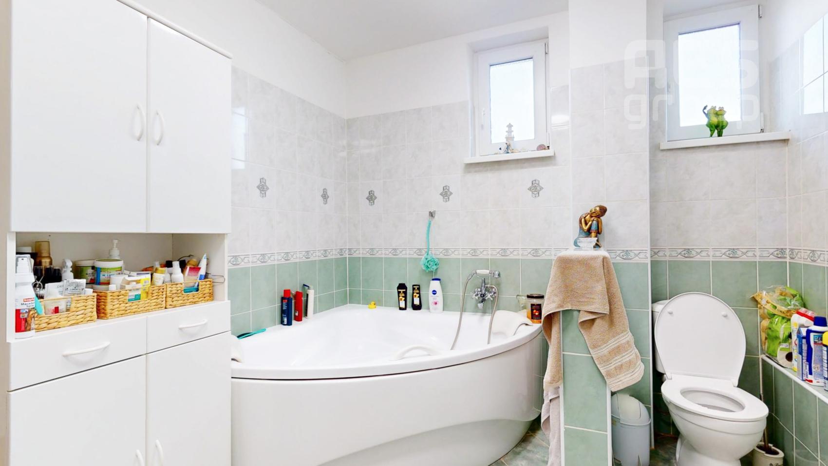 PREDAJ, dvojgeneračný rodinný dom s veľkým pozemkom v obci Vysoká pri Morave