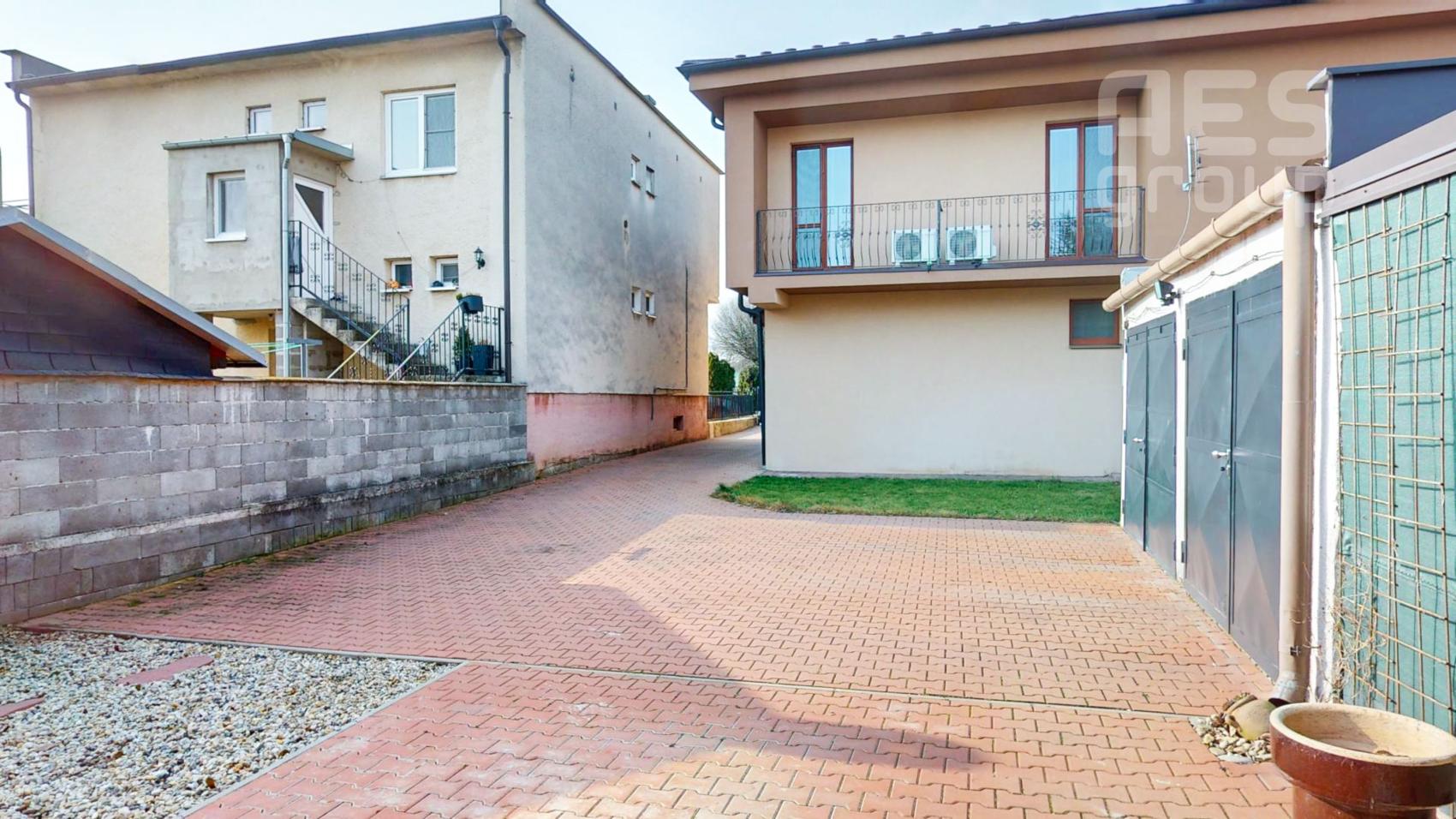 PREDAJ, dvojgeneračný rodinný dom s veľkým pozemkom v obci Vysoká pri Morave