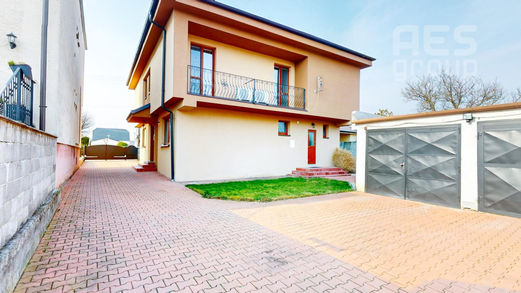 PREDAJ, dvojgeneračný rodinný dom s veľkým pozemkom v obci Vysoká pri Morave