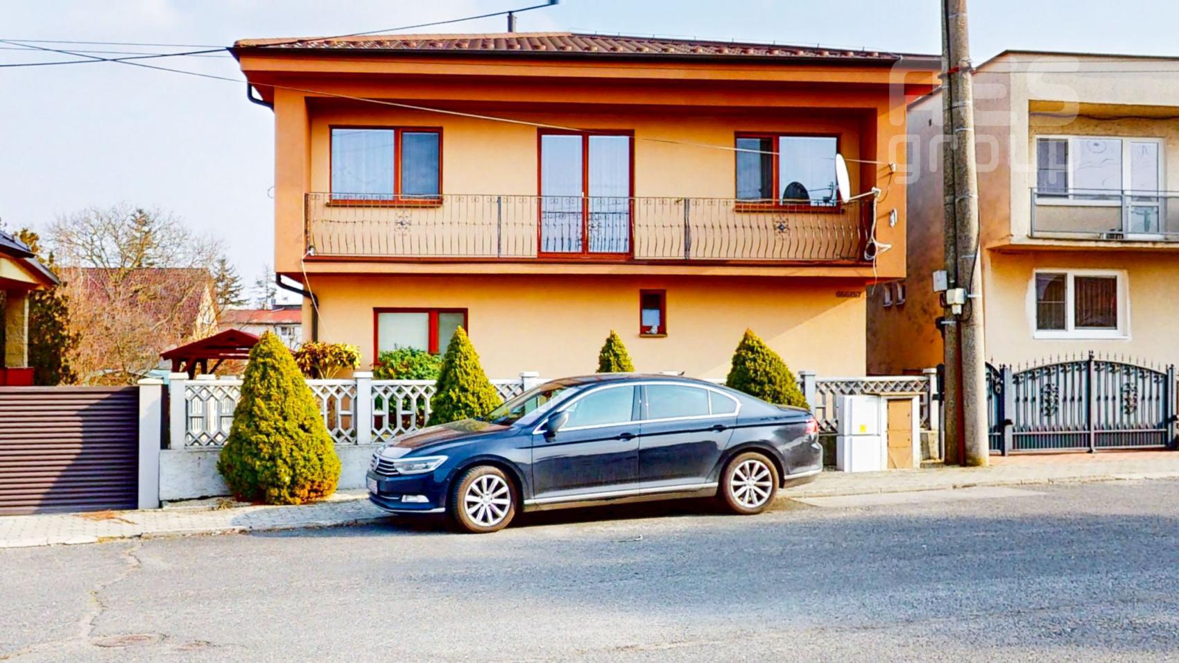 PREDAJ, dvojgeneračný rodinný dom s veľkým pozemkom v obci Vysoká pri Morave