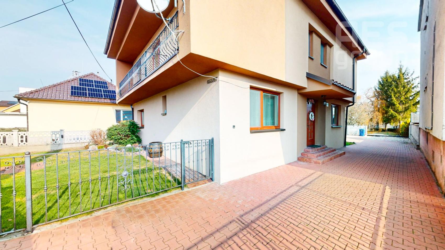 PREDAJ, dvojgeneračný rodinný dom s veľkým pozemkom v obci Vysoká pri Morave