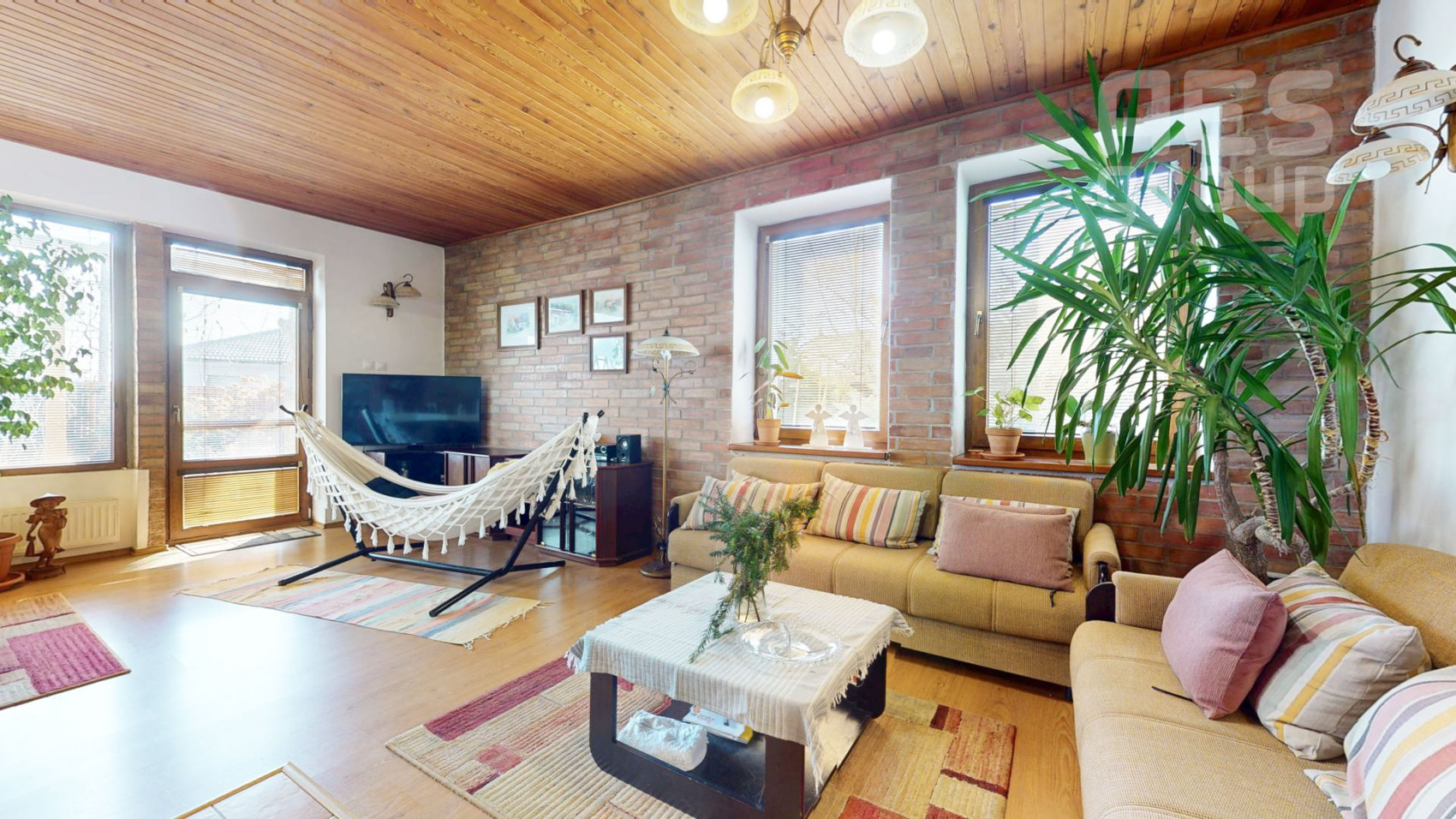 PREDAJ, 5 izbový rodinný dom s veľkým pozemkom v obci Láb.